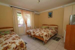 Изображение Изображение: 3-х местный номер «Стандарт» с балконом #1 #5