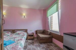 Изображение Изображение: Трехместный номер с удобствами и балконом #1 #3