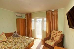 Изображение Изображение: Трёхместный номер с удобствами и балконом #1 #3