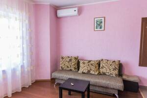 Изображение Изображение: 4-х местный 2-комнатный номер с балконом #1 #7