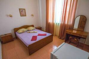 Изображение Изображение: Трехместный номер с удобствами #1 #2