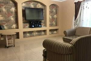 Изображение Изображение: Улучшенный семейный номер с с гостиной #1 #7