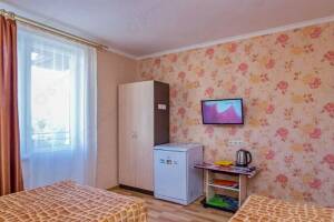 Изображение Изображение: Трехместный номер с удобствами и балконом (3 этаж) #1 #10