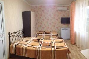 Изображение Изображение: Пятиместный номер с удобствами и балконом #1 #13