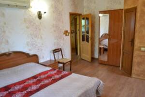 Изображение Изображение: 5-ти местный 2-х комнатный номер «Комфорт» #1 #6