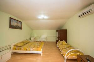 Изображение Изображение: Четырёхместный номер (санузел на два номера) #1 #6