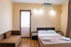 Изображение Изображение: Трехместный — студия (кухня, балкон), 2-й этаж #1 #9