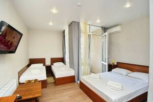 Изображение Изображение: Четырёхместный с лоджией, 2 -й этаж #1 #10