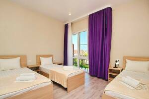 Изображение Изображение: Четырехместный с балконом, 3-й этаж #1 #15