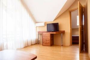 Изображение Изображение: 2х комнатный на 4−5 ч #1 #2