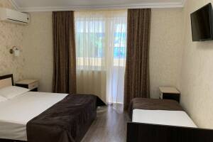 Изображение Изображение: 3-х местный номер с балконом видом на бассейн #1 #7