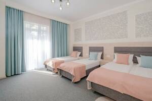 Изображение Изображение: Четырехместный номер с балконом #1 #3