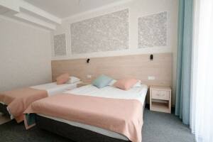 Изображение Изображение: Трехместный номер с балконом #1 #5