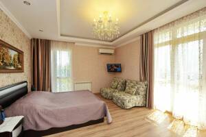 Изображение Изображение: Четырёхместный «Стандарт» с балконом (3 этаж) #1 #4