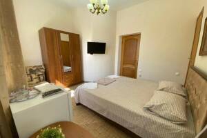 Изображение Изображение: Трёхместный «Стандарт» с балконом на 2 этаже #1 #10