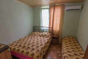 Изображение Изображение: Трехместный номер с удобствами #1 #2