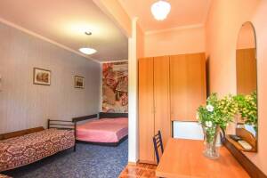 Изображение Изображение: Четырехместная комната с кухонным уголком #1 #4