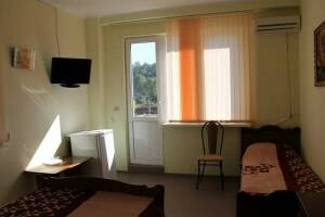 Изображение Изображение: 3-х местный номер «Полулюкс» с балконом, 2−3 этажи #1 #9