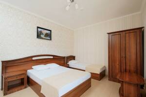 Изображение Изображение: 3-х местный номер «Люкс» с балконом #1 #4