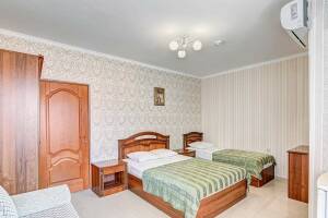 Изображение Изображение: 4-х местный номер «Люкс» с балконом #1 #5