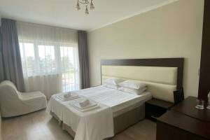 Изображение Изображение: Улучшенный 3-х местный номер с балконом и сейфом #1 #4