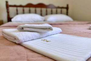 Изображение Изображение: Двухместный номер с одной большой кроватью #1 #2