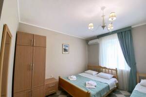 Изображение Изображение: Трёхместный номер с большой кроватью #1 #5