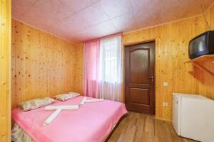 Изображение Изображение: Двухкомнатный номер в деревянном коттедже #1 #2