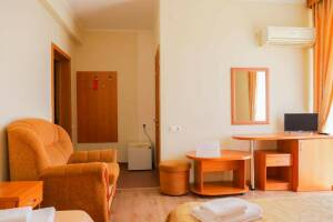 Изображение Изображение: Трёхместный номер «Комфорт» #1 #4