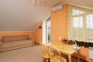 Изображение Изображение: Двухкомнатный номер в мансарде #1 #8