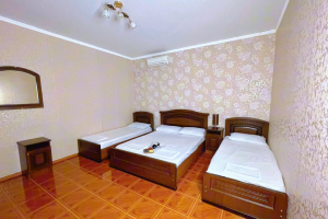 Изображение Изображение: 4-х местный Стандарт с ванной комнатой на 2 номера #1 #3