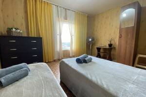 Изображение Изображение: Двухместный Желтый «Эконом» с доп. местом #1 #9