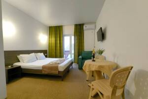 Изображение Изображение: Трех местный номер с видом на бассейн #1 #8