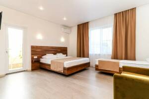 Изображение Изображение: Большой номер с кухней и балконом #1 #2