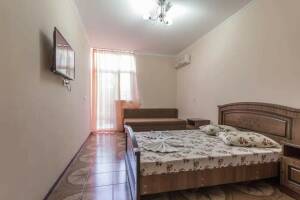 Изображение Изображение: Трехместный номер с балконом #1 #2