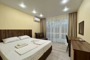 Изображение Изображение: «Премиум» с видом на лес и балконом #1 #2