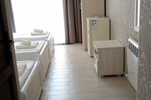 Изображение Изображение: 3-местный номер «Комфорт», вид на бассейн 1 этаж #1 #3