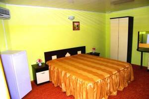 Изображение Изображение: Трёхместный номер «Комфорт» с балконом, 2 эт #1 #2