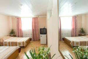 Изображение Изображение: Четырехместный номер -эконом, удобства на этаже #1 #4