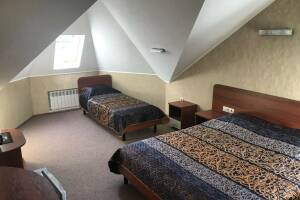 Изображение Изображение: Трехместный номер с удобствами без балкона #1 #5