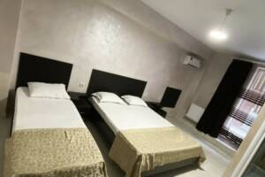 Изображение Изображение: Трехместный с балконом (цокольный этаж) #1 #4