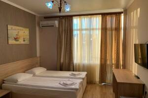 Изображение Изображение: Улучшенный 2−3 местный номер с балконом и видом #1 #2