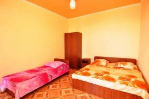 Изображение Изображение: Трехместный «Эконом» #1 #2