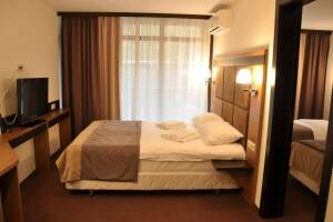 Изображение Изображение: Двухкомнатный четырёхместный номер, корпус № 1 #1 #2