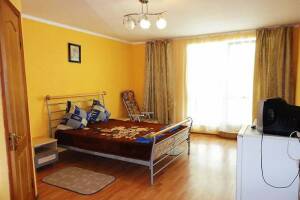 Изображение Изображение: Четырёхместный двухкомнатный номер #1 #2