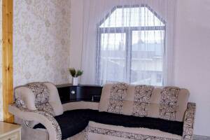 Изображение Изображение: Однокомнатный «Семейный» с диваном на мансарде #1 #10