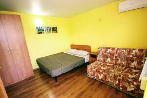 Изображение Изображение: Комната «Золотая» с террасой на втором этаже #1 #2