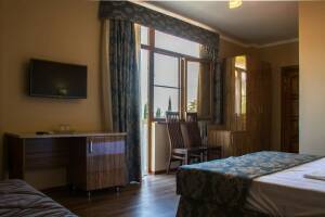 Изображение Изображение: 4-х местный номер с балконом #1 #3