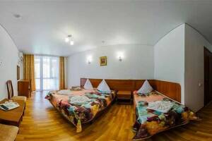 Изображение Изображение: Трёхместный «Стандарт» улучшенный с балконом #1 #5