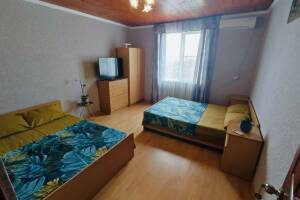 Изображение Изображение: 4-х местный «Люкс» № 6 на втором этаже #1 #7